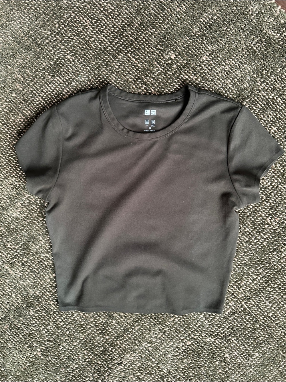 Uniqlo Green Women's Crop Crewneck Tee